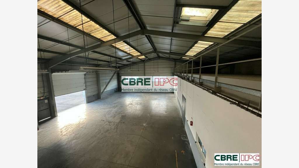 Location local d'activité de 1661m² à Anglet
