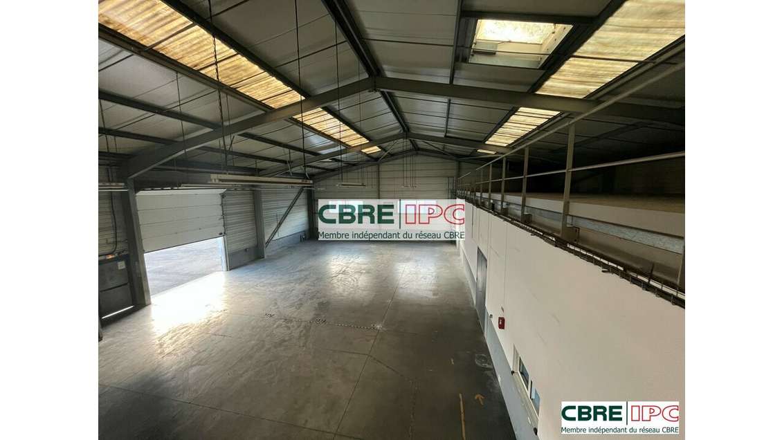 Location local d'activité de 1661m² à Anglet