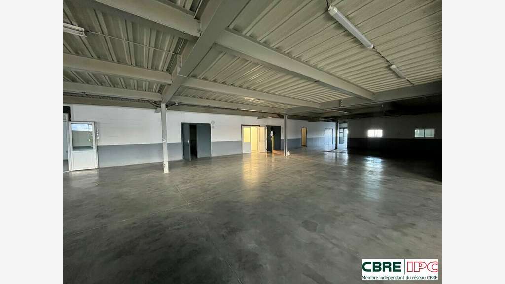 Location local d'activité de 1661m² à Anglet
