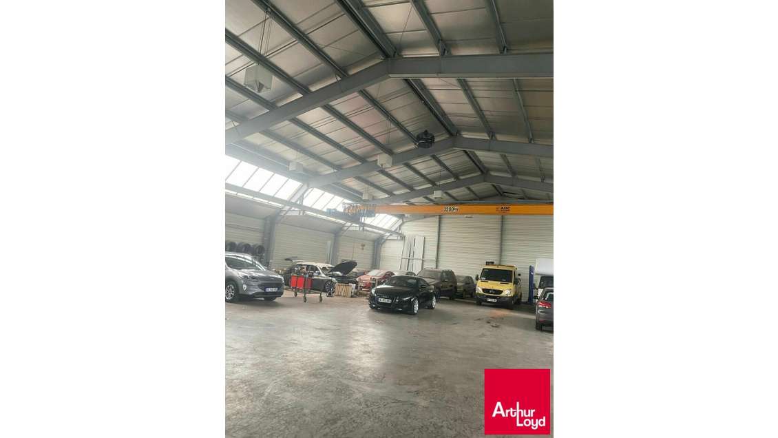 Local d'activités de 600m² à louer à Anglet