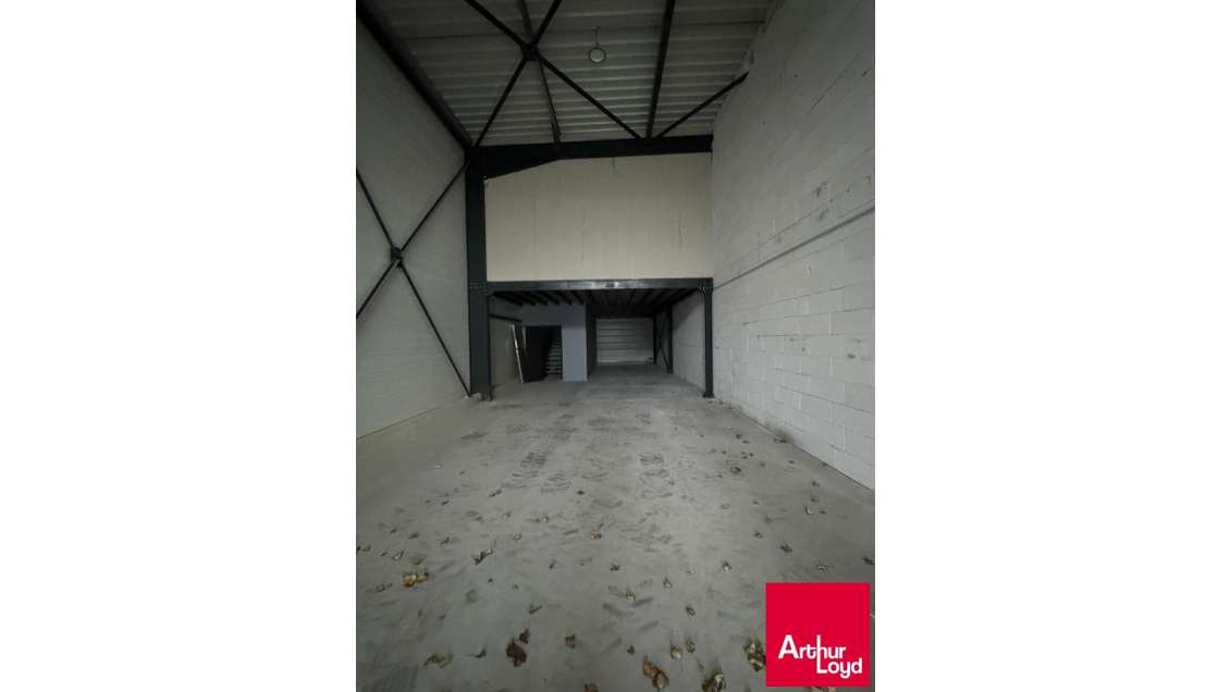 Local d'activité neuf 131m² à louer à Anglet