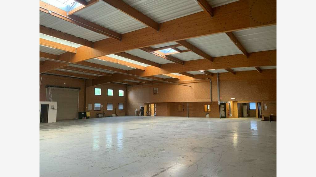 A louer local activité 1300m² empl N°1 Anglet