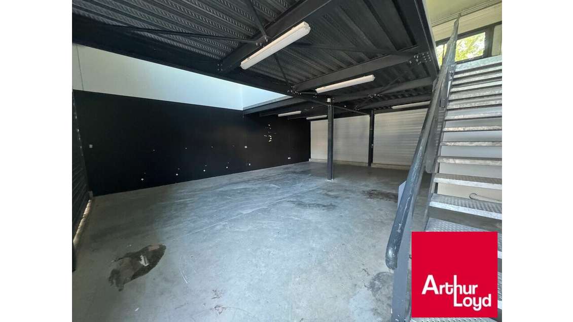 Local d'activité neuf 138m² à louer à Anglet