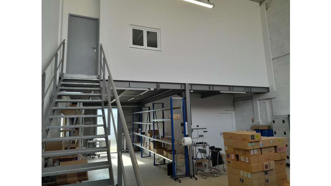 A louer entrepôt-atelier-bureau 240m² à Anglet