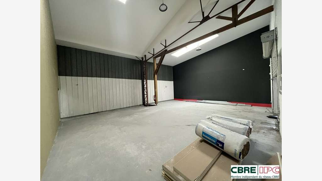A louer entrepôt 89m² avec électricité à Anglet