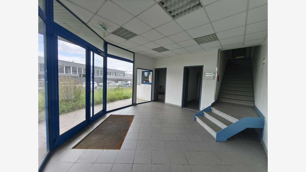 Local d'activité de 1 660 m² à louer - Anglet