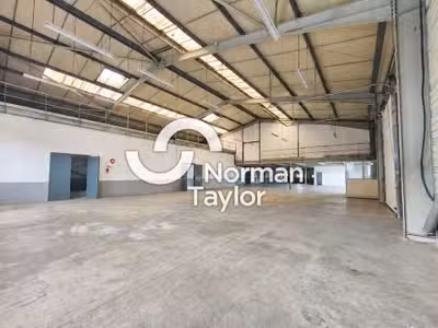 Local d'activité de 1 660m² à louer en za à Anglet