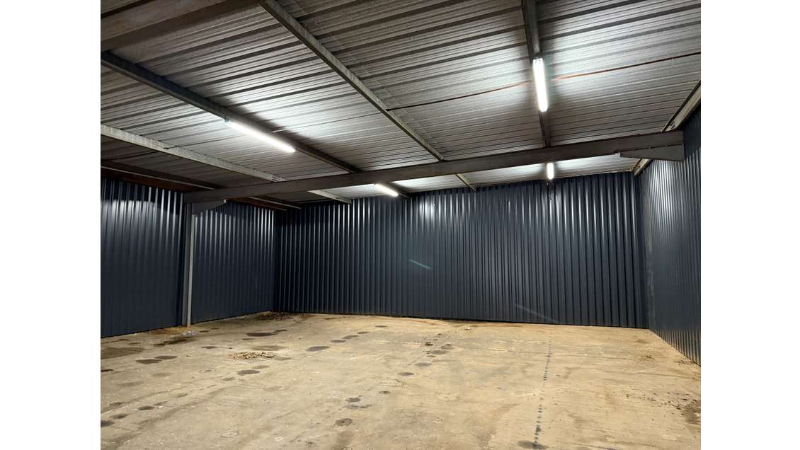 A louer entrepôt 300m² Angoulême acces RN141/N10