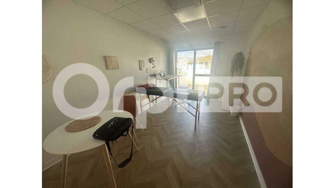 À louer local professionnel 25m² à Angresse