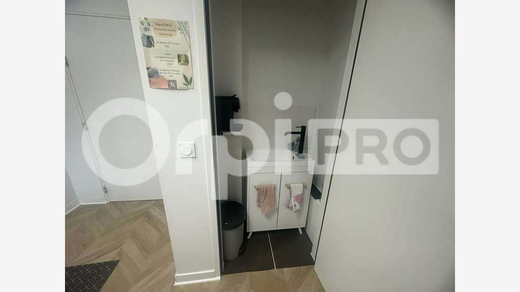 À louer local professionnel de 25m² à Angresse