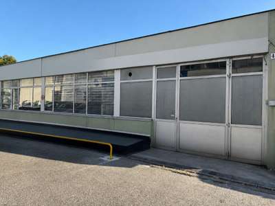 Loue local d'activités de 360m² en ZA à Annecy