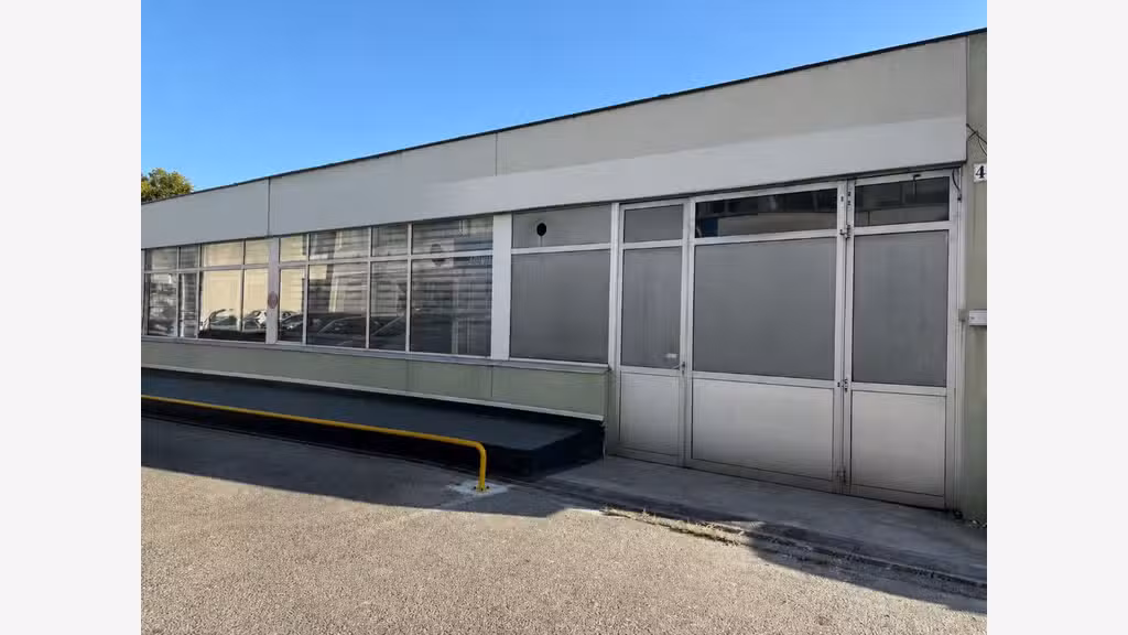 Loue local d'activités de 360m² en ZA à Annecy