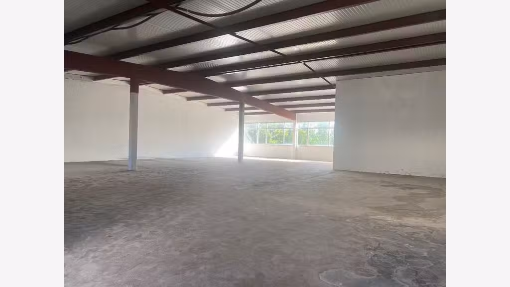 Loue local d'activités de 360m² en ZA à Annecy