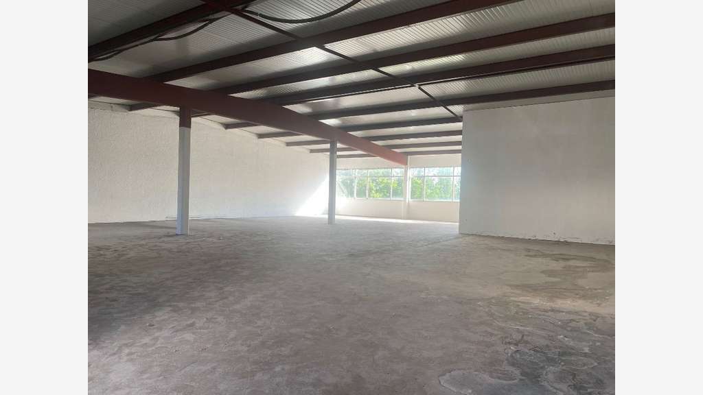 Loue local d'activités de 360m² en ZA à Annecy