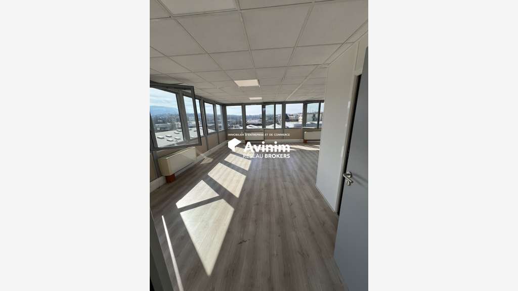 Ensemble immobilier mixte 1731m² à Meythet
