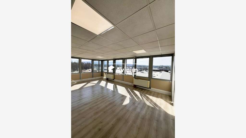 Ensemble immobilier mixte 1731m² à Meythet