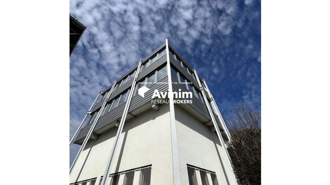 Ensemble immobilier mixte de bureaux et de locaux