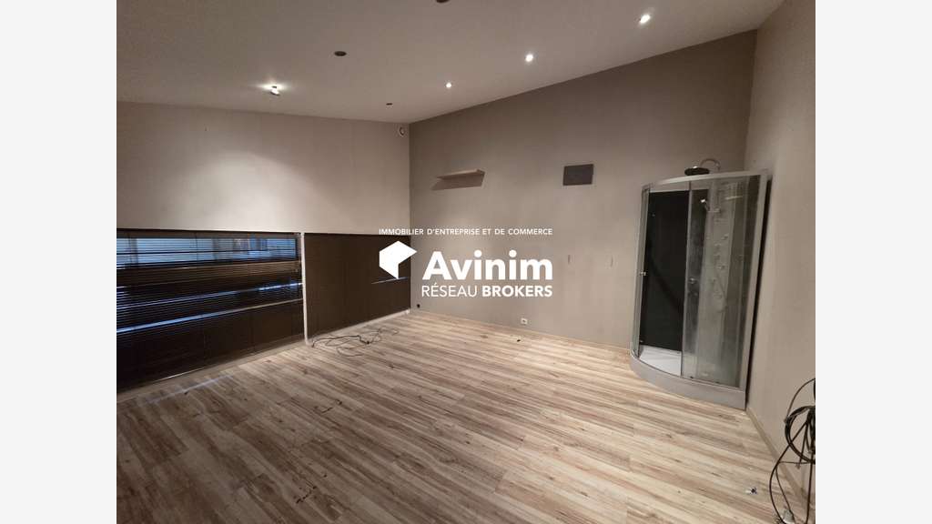 Entrepôt 800m² à louer zone de Pringy