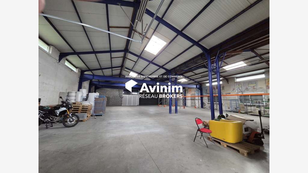 Entrepôt 800m² à louer zone de Pringy