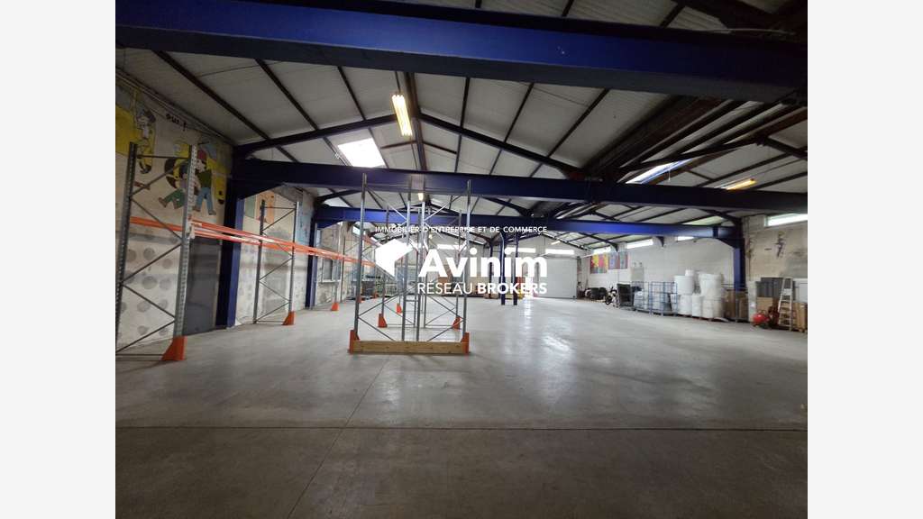 Entrepôt 800m² à louer zone de Pringy