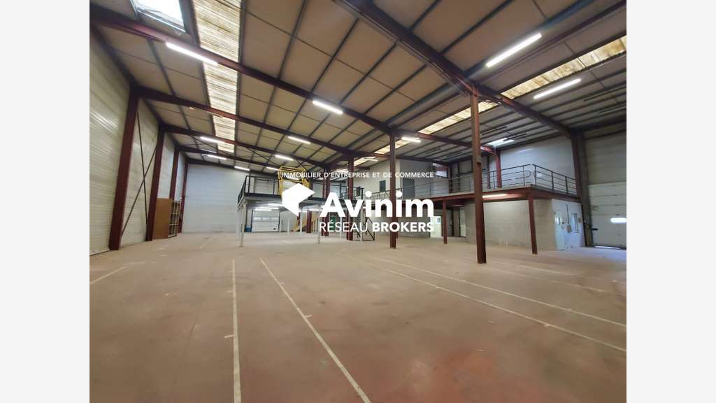 A louer bâtiment d'activité / logistique à Annecy