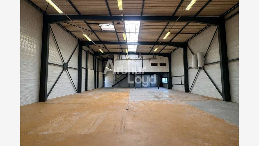 Local d'activité 508m² à louer à Annecy proche A41