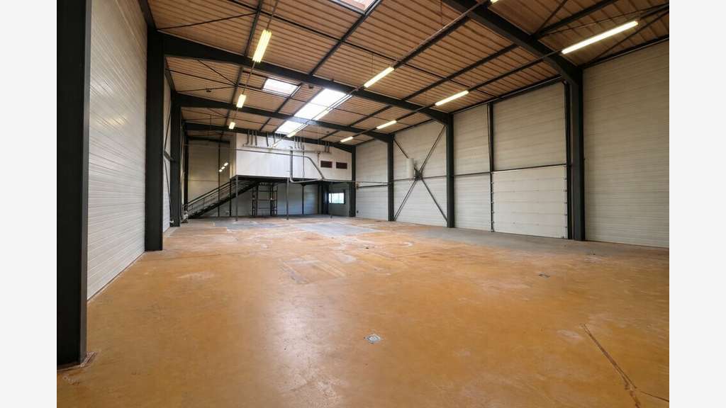 Local d'activité 508m² à louer à Annecy proche A41