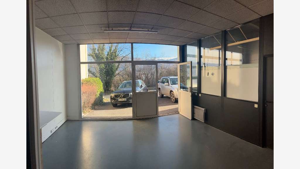 Local d'activités de 300m² à louer Cran Gevrier