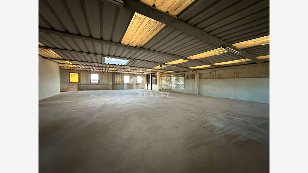 Local d'activités à louer 680m² proche ZAC à Anse