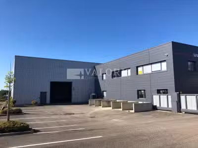 Local d'activité bureaux de 800m² à louer à Anse