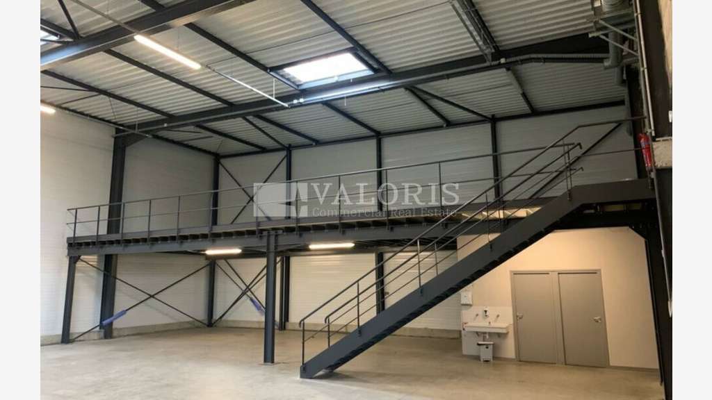 Local d'activité bureaux de 800m² à louer à Anse