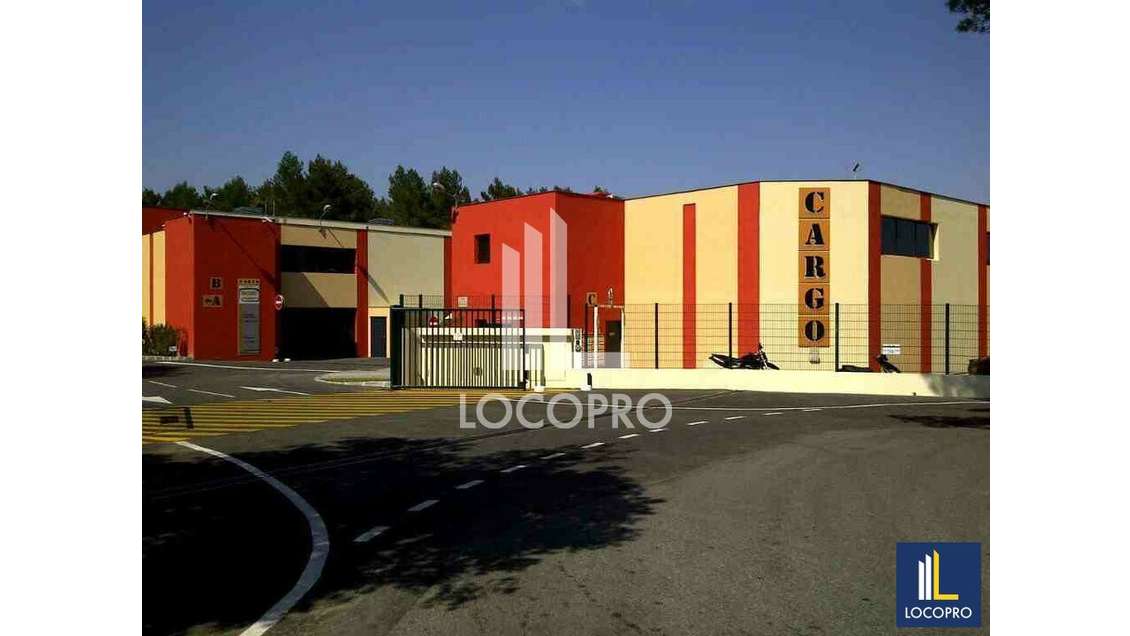 A louer local stockage Antibes zone Trois Moulins