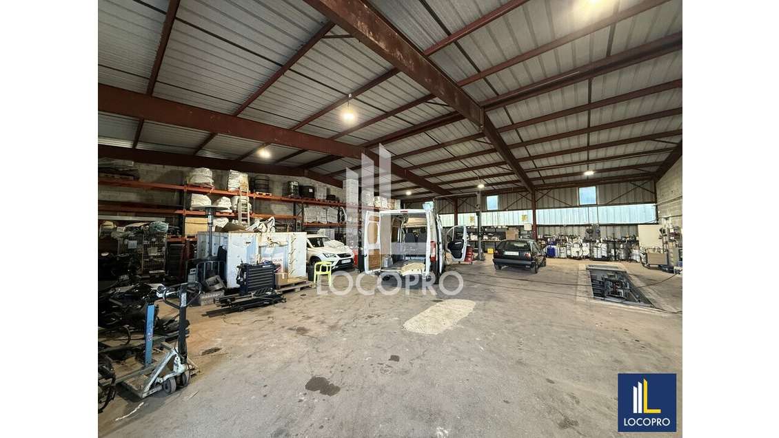 location local d'activité 1300m² ZI des 3 Moulins