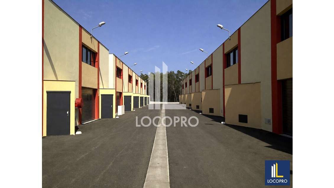 Local d'activité 351m² à louer ZA des 3 Moulins