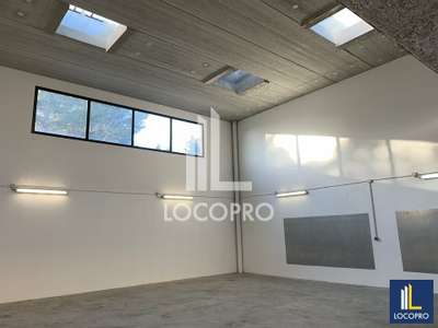 Location Locaux d'activités - Entrepôts à Antibes
