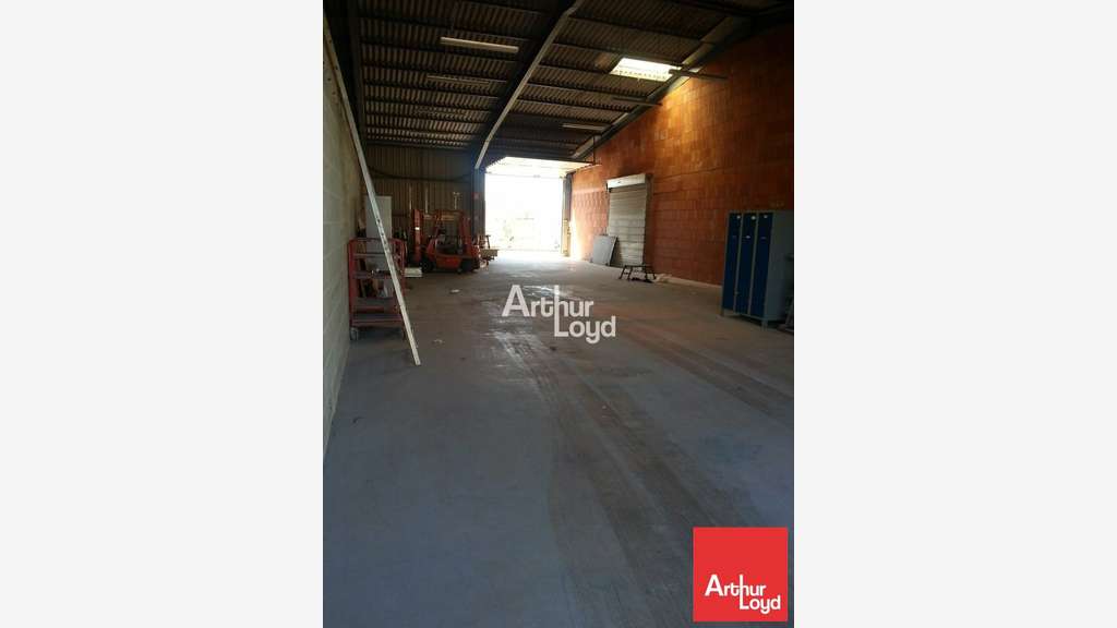 ENTREPOT 75m² PROCHE A10 A LOUER SUR ANTRAN (86)