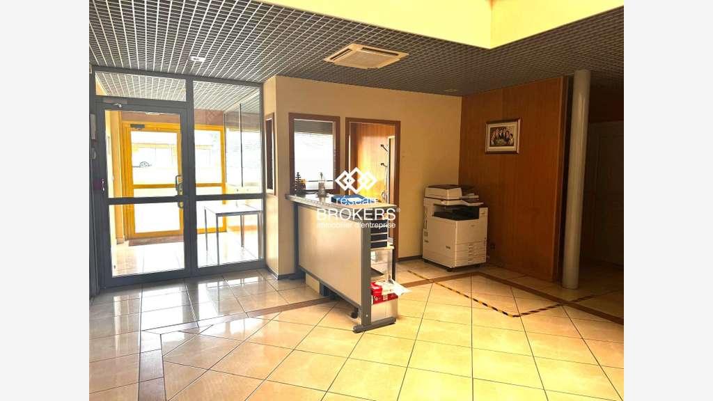 A louer bureaux 400m² + atelier 1200m² à rbent
