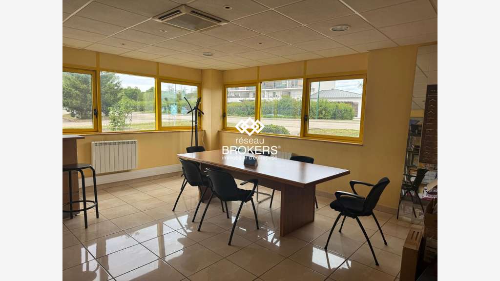 A louer bureaux 400m² + atelier 1200m² à rbent