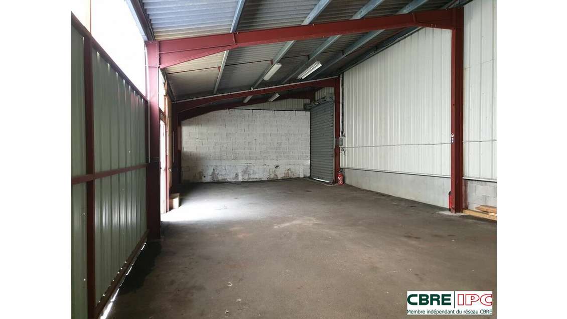 A louer dépôt de 153m² à Arcangues proche BAB