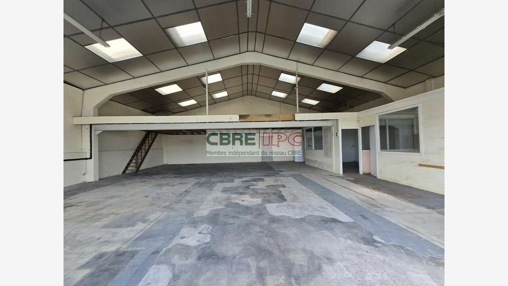 Location local d'activités 270m² à Arcangues A63 