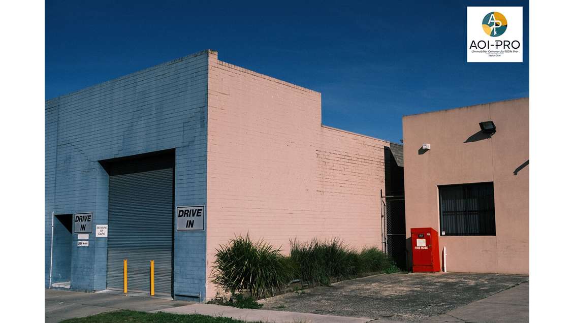 A louer local artisanal 140m² avec mezzanine Arès