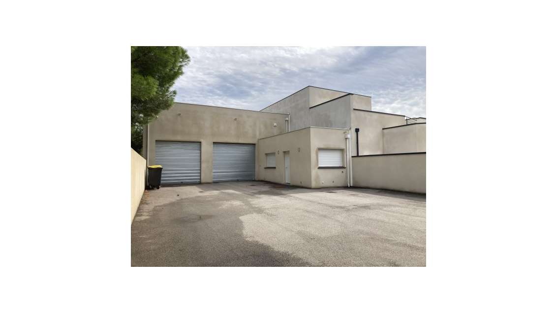 A louer entrepôt 200m² à Argelès-sur-Mer D914