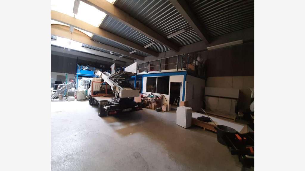 À louer local d'activités 690m² à Argenteuil