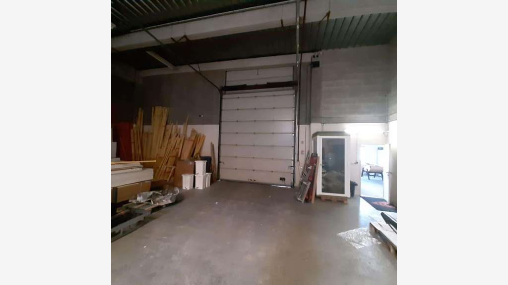 À louer local d'activités 690m² à Argenteuil