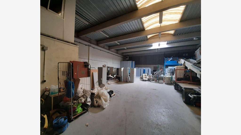 À louer local d'activités 690m² à Argenteuil