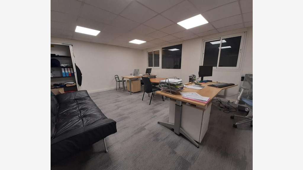 À louer local d'activités 690m² à Argenteuil
