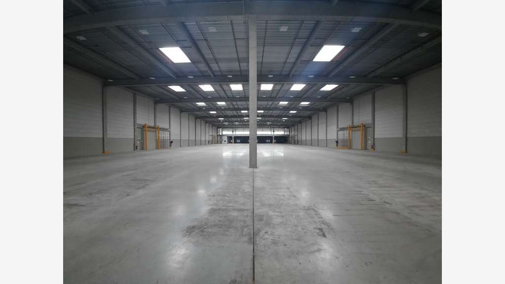 À louer – Entrepôt logistique de 13 350 m² divi
