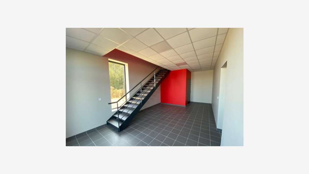 À Louer – Locaux d'Activités de 311 à 712 m² à Arg