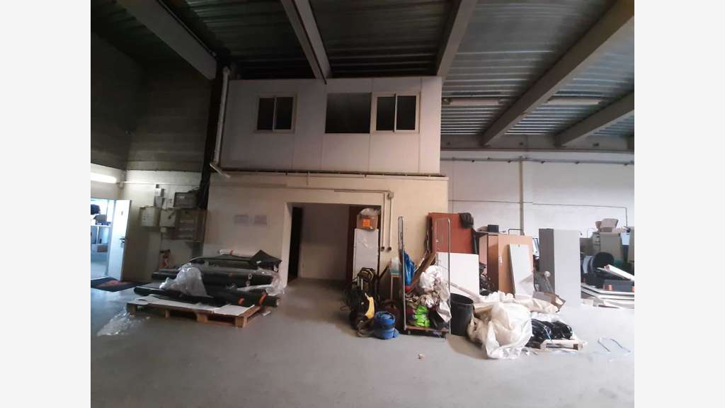 À louer – Local d'activités de 690 m² à Argen