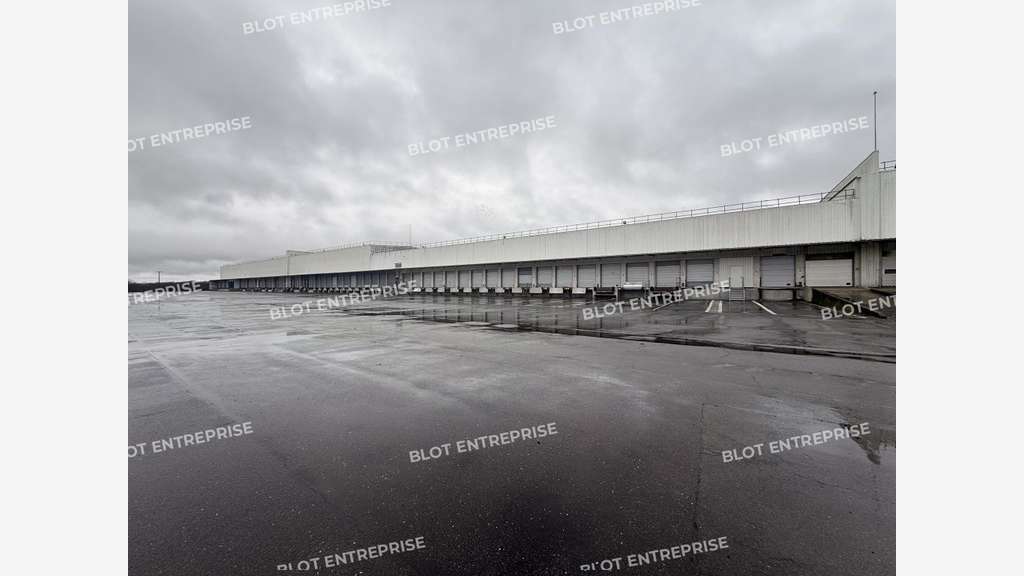 A louer entrepôt de 21 170m² à Argentré-du-Plessis